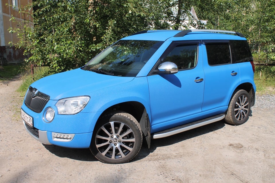 Шкода йети drive2. Skoda Yeti винил. Голубая Skoda Yeti. Шкода Йети синяя. Skoda Yeti 2013 синий.