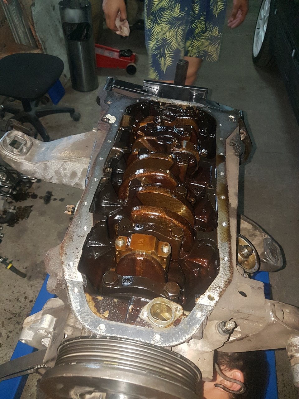 Двигатель 406 в разборе. Стоит стоит перебрать двигатель. 126 двигатель в разборе. Двигатель в разборе. Разобранный двигатель ваз 2110.