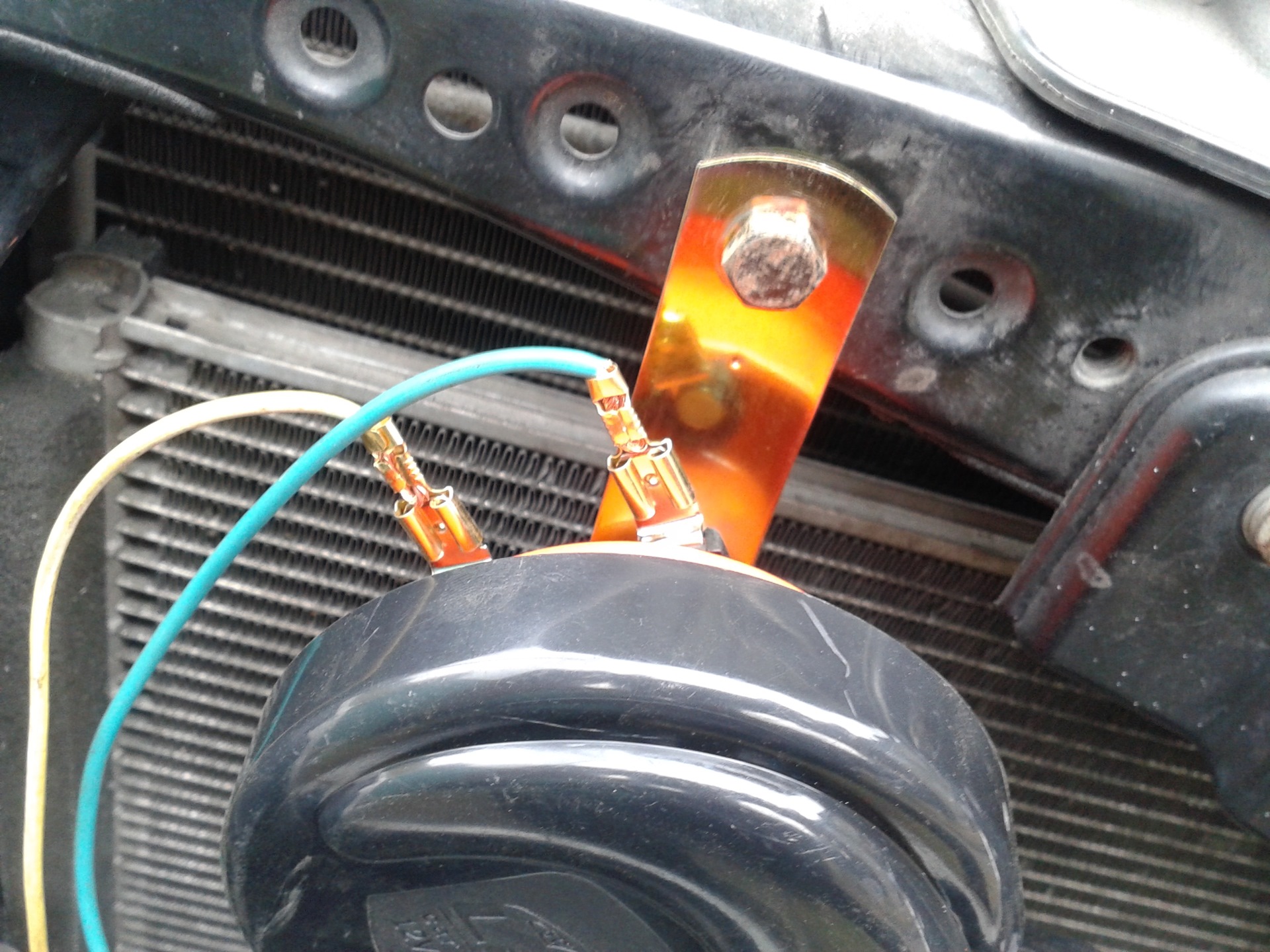 Установка signal. Волговский сигнал на солярис 2013. Разъём звукового сигнала лада гранта фл. Волговский сигнал на рапид 2. Схема подключения волговских сигналов на ваз 2110.