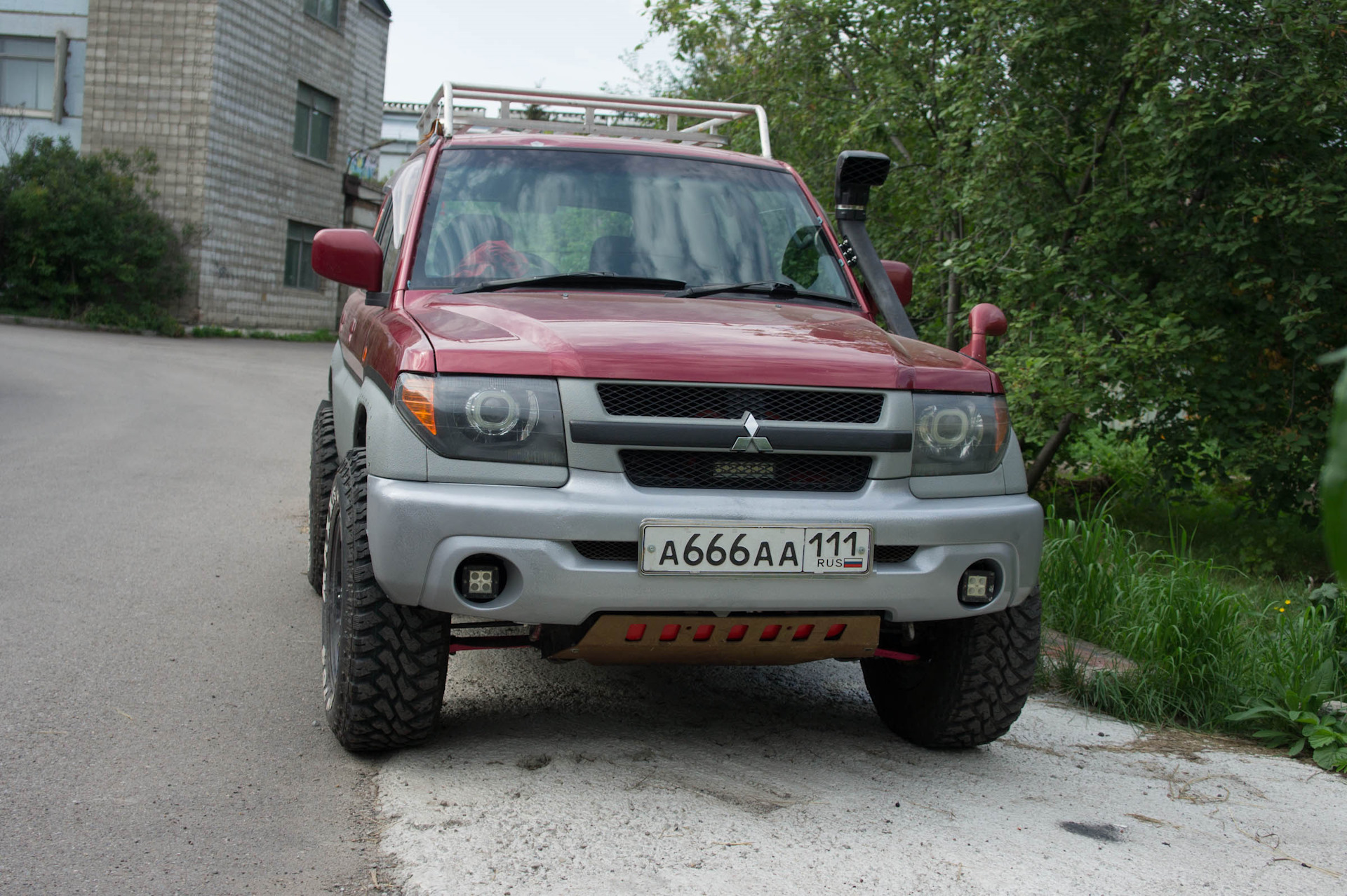 Паджеро ио. Митсубиси Паджеро ио. Mitsubishi Pajero io, 2001. Mitsubishi Pajero io 2.0.