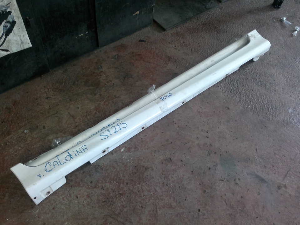 Порог калдина 21. Обшивка внутренняя на порог корона премио. Пороги на корона премио. Пороги на корона премио. Пороги для toyota caldina t210.