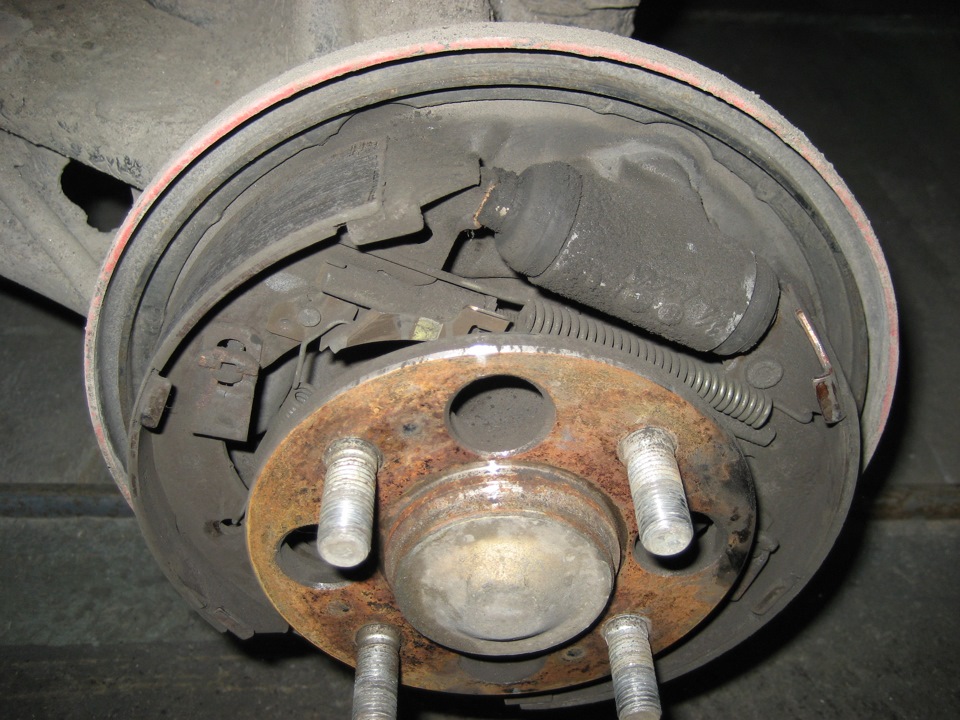 задние колодки subaru legacy. задние тормозные колодки хонда срв рд1. Ram 1500 2020 тормоза задние. механизм задних тормозных колодок хонда црв рд1. механизм разведения колодок.