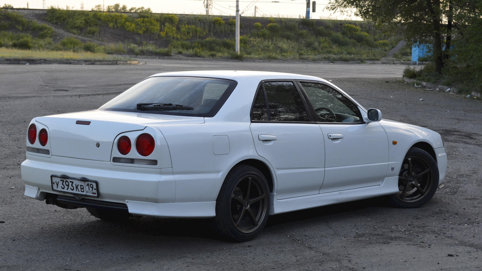 Nissan Skyline er34 белый