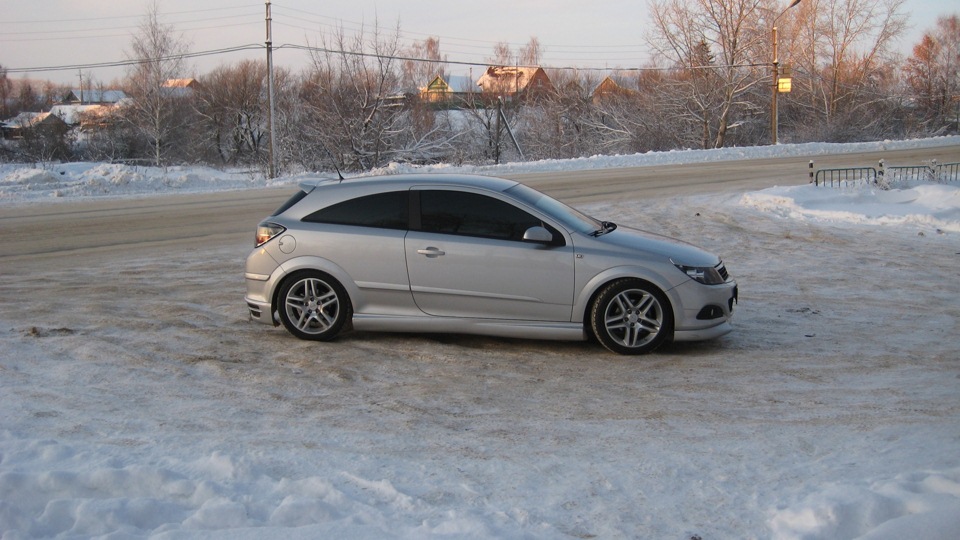 Opel Astra h GTC белая