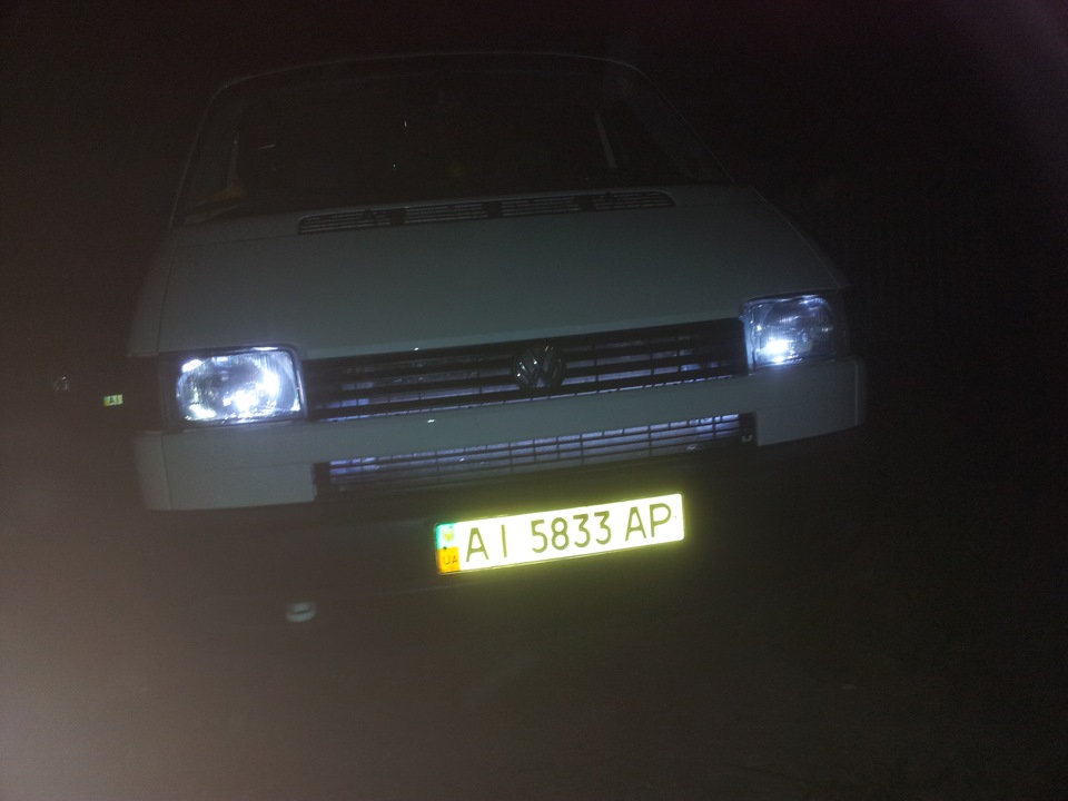 Подсветка радиаторной решетки — Volkswagen Transporter T4, 1,9 л, 2000 ...