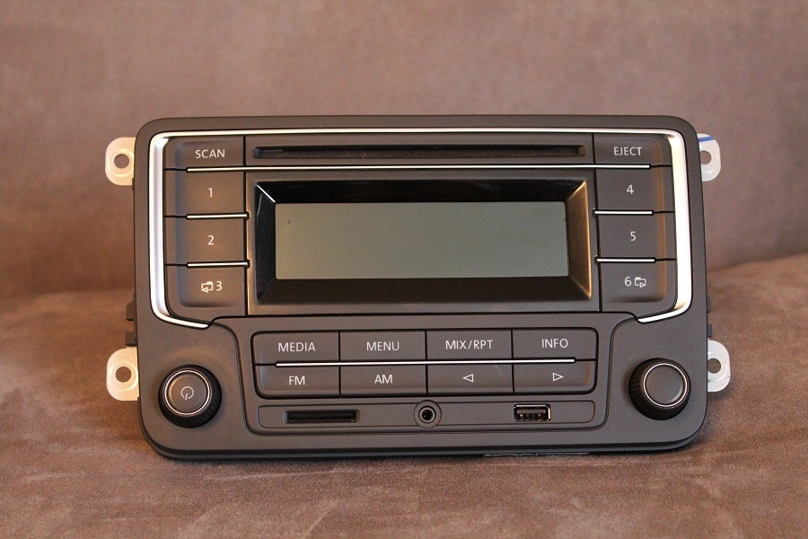 ПРОДАЮ Штатная магнитола RCD 220 — DRIVE2