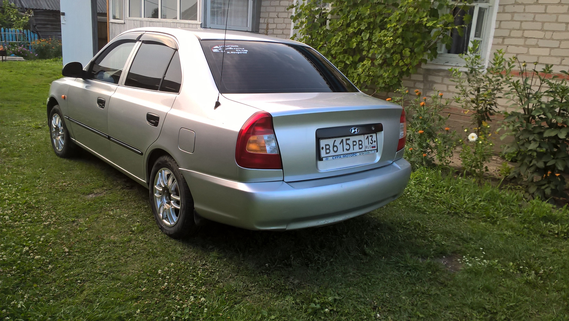 Краска accent. Hyundai Accent 2007 1.5 at золотистый. Акцент серебристый. Хендай акцент серебристый ртуть s03.