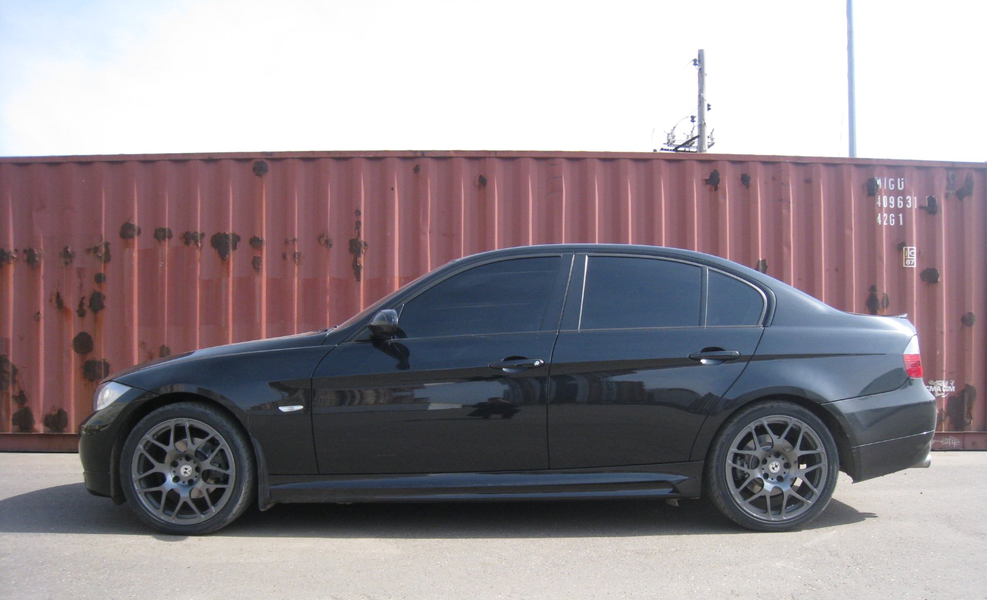 BMW 320 на черных дисках