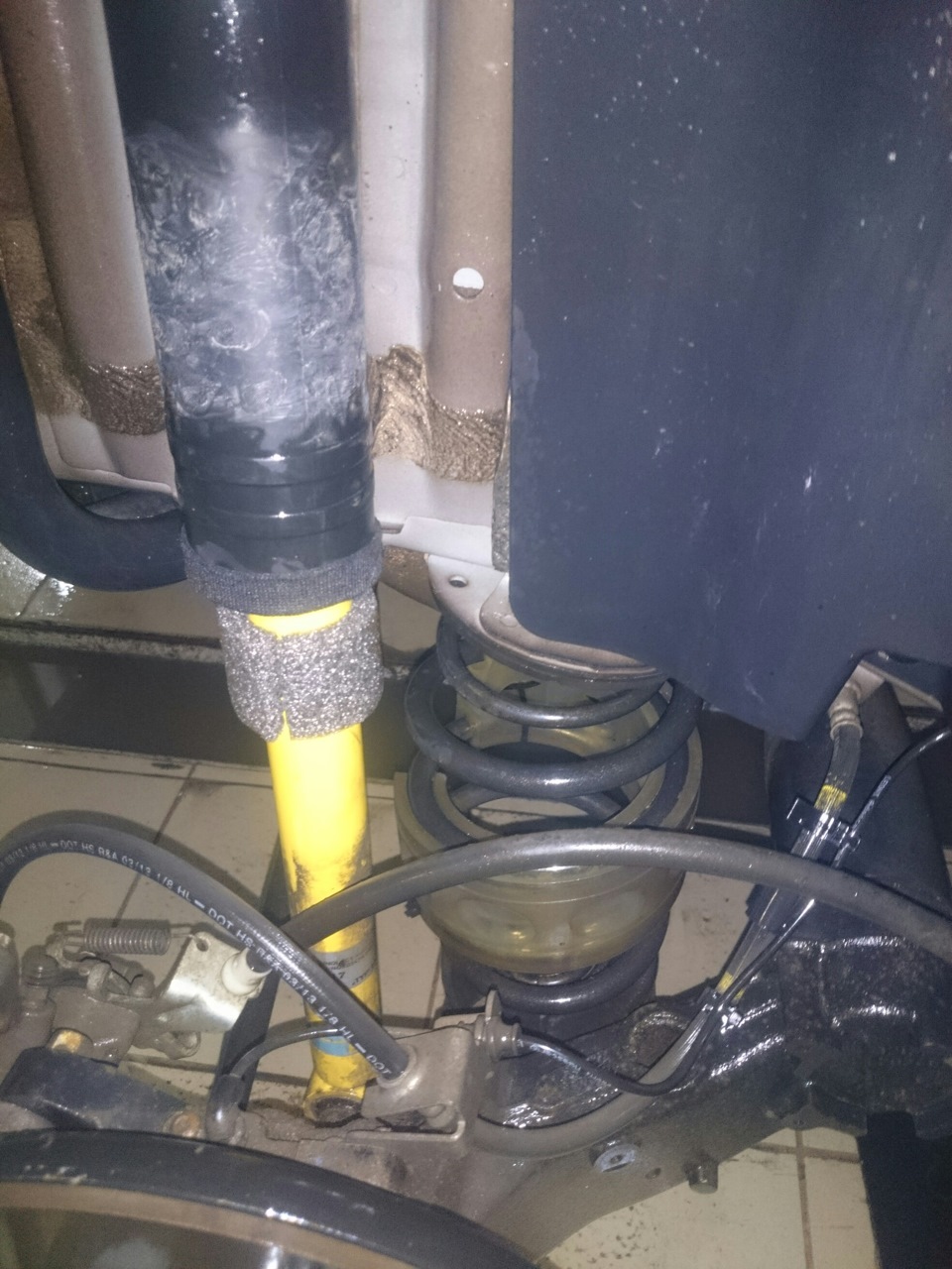 Стук чехлов задних амортизаторов — Opel Astra J, 1,6 л, 2013 года ...