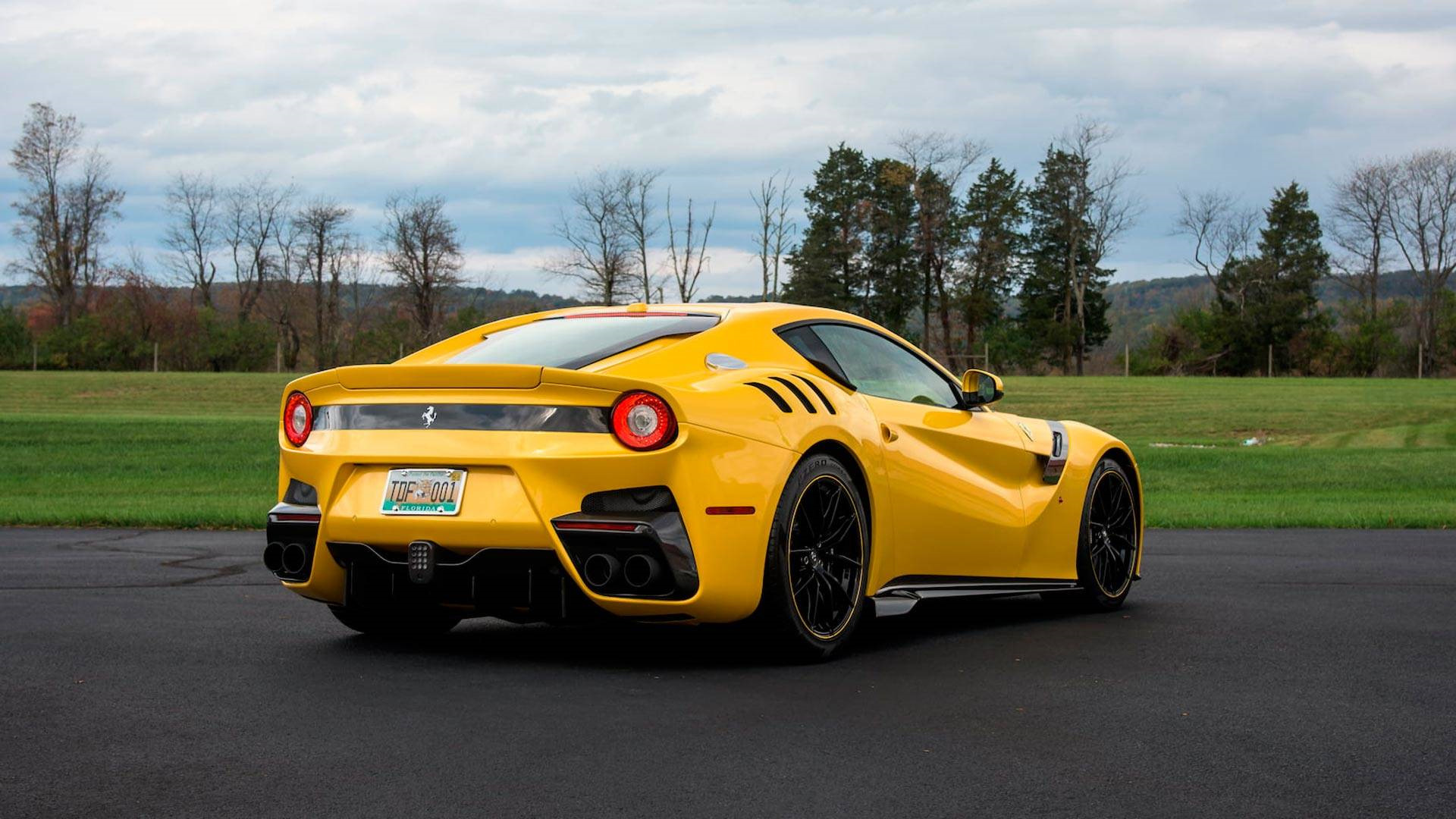 F12 Berlinetta капот