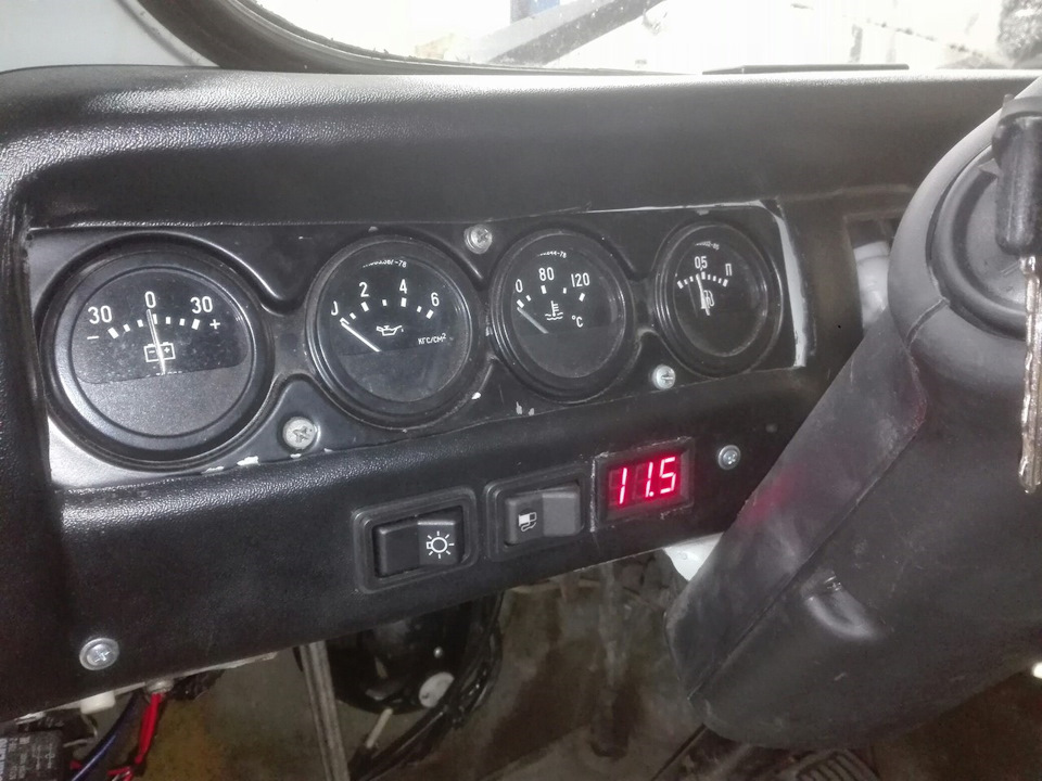 Вольтметр — УАЗ 452, 2,9 л, 2004 года | аксессуары | DRIVE2