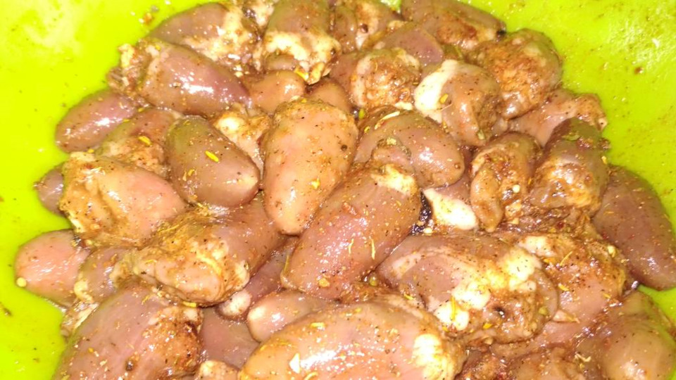 куриные сердечки на мангале рецепт с фото пошагово. fcdbfeds 960. куриные сердечки на мангале рецепт с фото пошагово фото. куриные сердечки на мангале рецепт с фото пошагово-fcdbfeds 960. картинка куриные сердечки на мангале рецепт с фото пошагово. картинка fcdbfeds 960. Шашлык – нетрадиционный выбор способа приготовления куриных сердечек. На огне они получаются с хрустящей корочкой и нежные, сочные внутри. Характерный вкус этого субпродукта в сочетании с различными маринадами способен удивить многих. Готовьте, пробуйте – они вам точно понравятся.