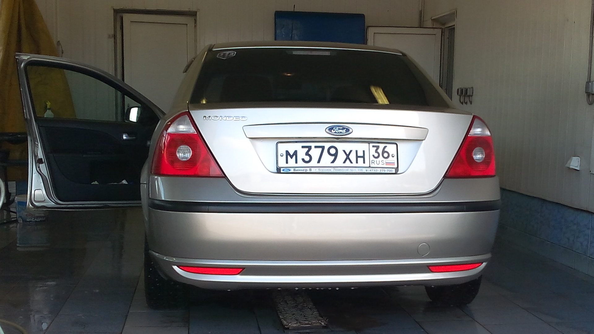 Ford Mondeo 3 сзади