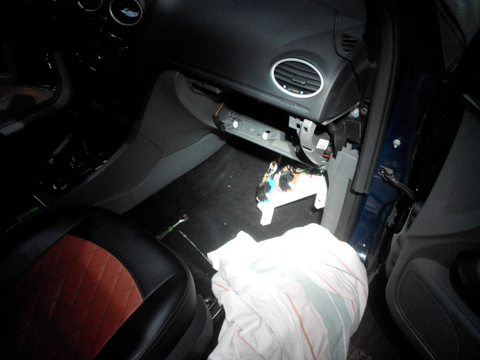 Свист моторчика печки. — Ford Focus Sedan II, 1,6 л, 2011 года | своими ...
