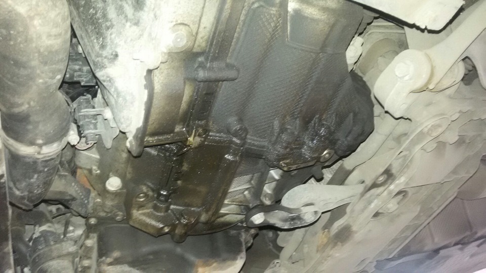 Выдавило масло акпп. Skoda Octavia, вид снизу МКПП. Коробка с мотором Шкода вид с низу.