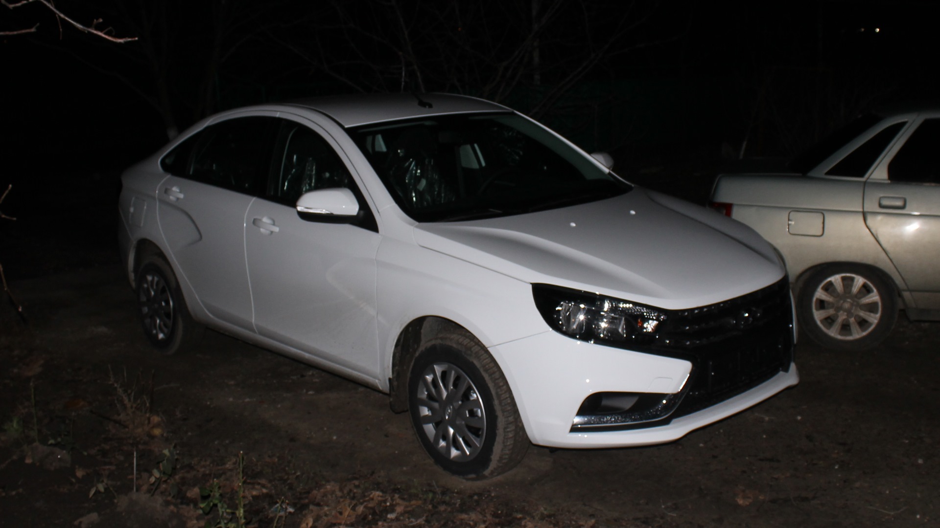 Lada Vesta 1.6 бензиновый 2015 | Белый лед на DRIVE2