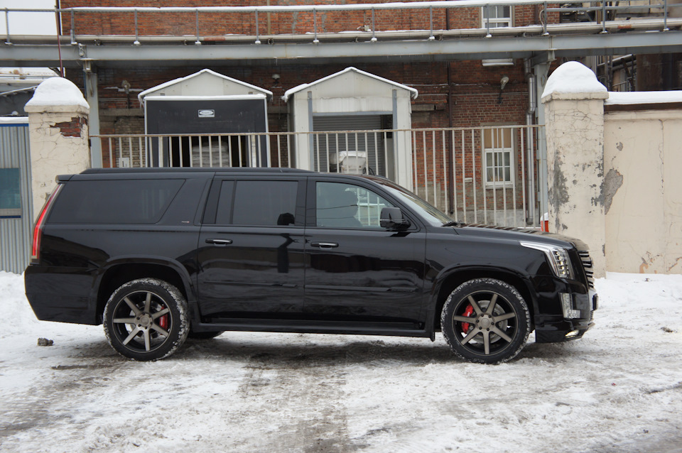 Cadillac Escalade Black r24