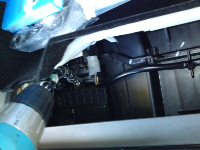 В принципе ничего сложного, но вот шуруповёрт с карданчиком отличная вещь. В прошлом году крышку откручивал простым ключом. — Nissan Pathfinder (3G)