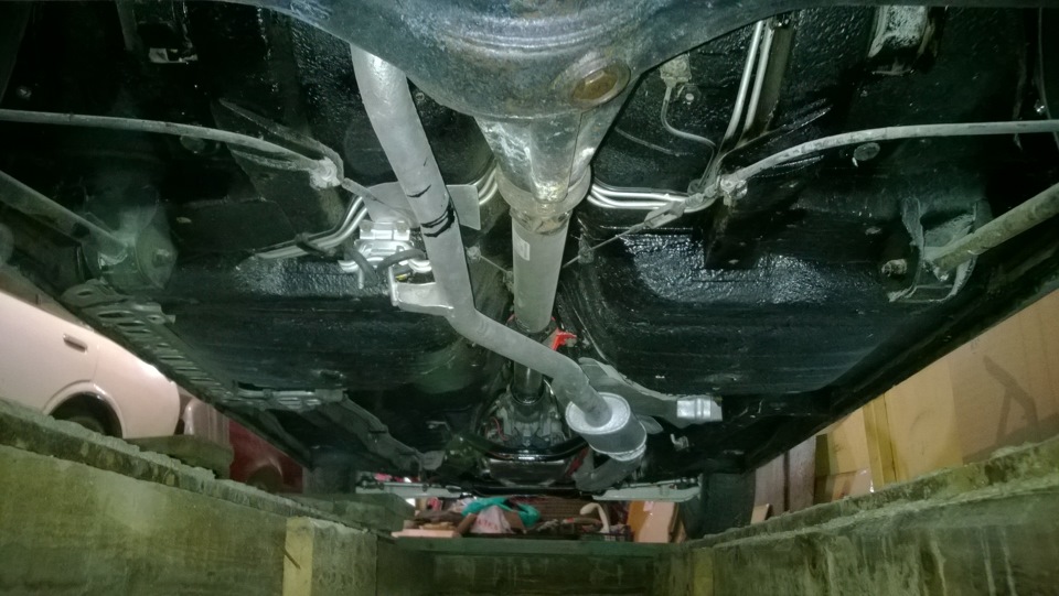 Днище газ 31105. Стучит под днищем. Крепление глушителя рено логан 1. Стучит под днищем. Cresta 90 днище.