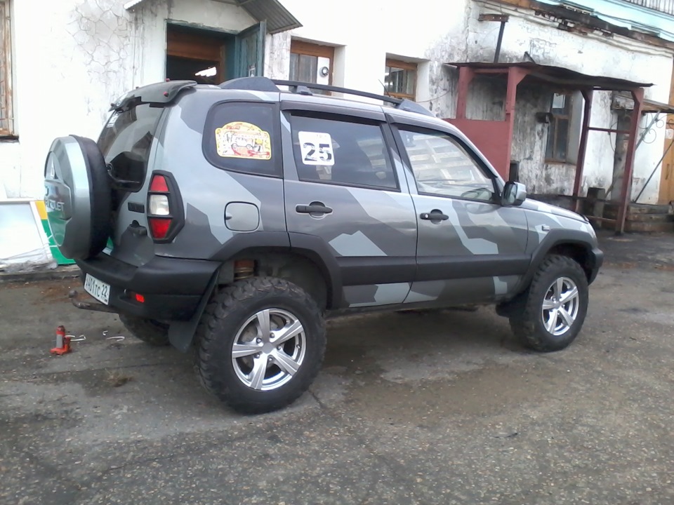 Chevrolet Niva хаки