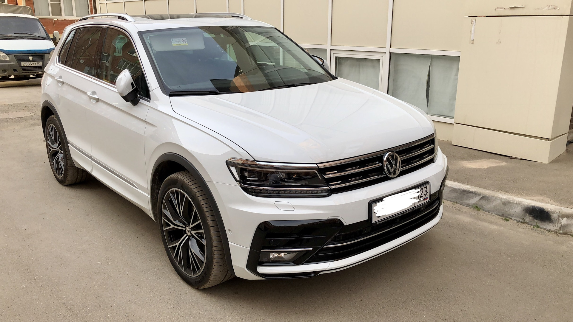 Тигуан спортлайн 2021. Тигуан спортлайн 2019. VW Tiguan Sportline 2020. Tiguan Sportline r22.