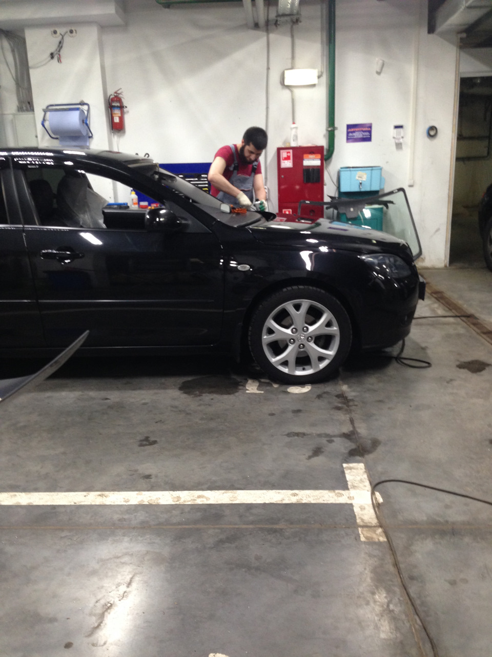 9_Замена_лобового_стекла — Mazda 3 (1G) BK, 1,6 л, 2008 года | визит на ...