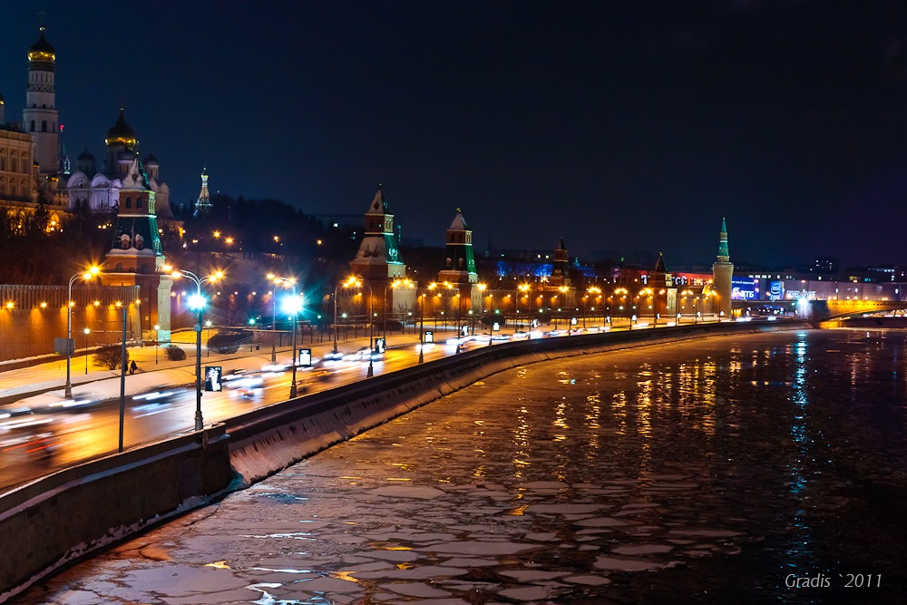 Вечерняя москва телефон. Ночная Москва прогулка. Москва ночью. Прогулка по Москве ночью. Гуляю по ночной Москве.