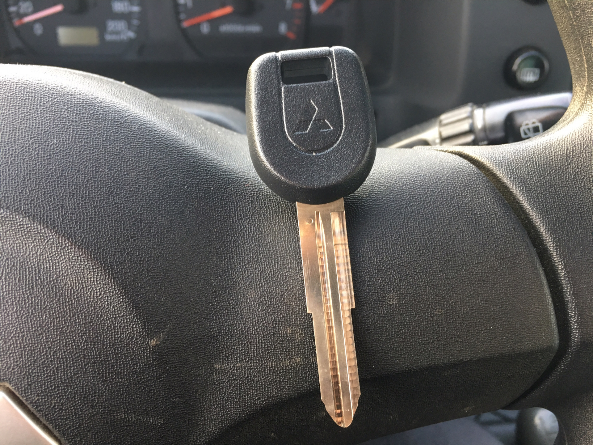 Третий ключ зажигания — Mitsubishi Pajero Sport (1G), 3 л, 2003 года ...