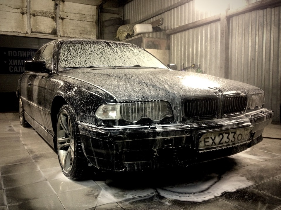 первая мойка, полная с химчисткой салона=) — BMW 7 series (E38), 4,4 л ...