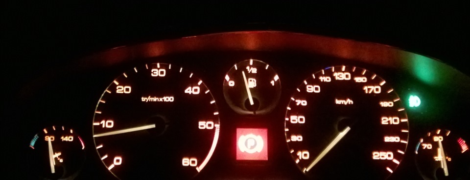 Замена лампочки ближнего света на щитке приборов — Peugeot 607, 2,2 л ...