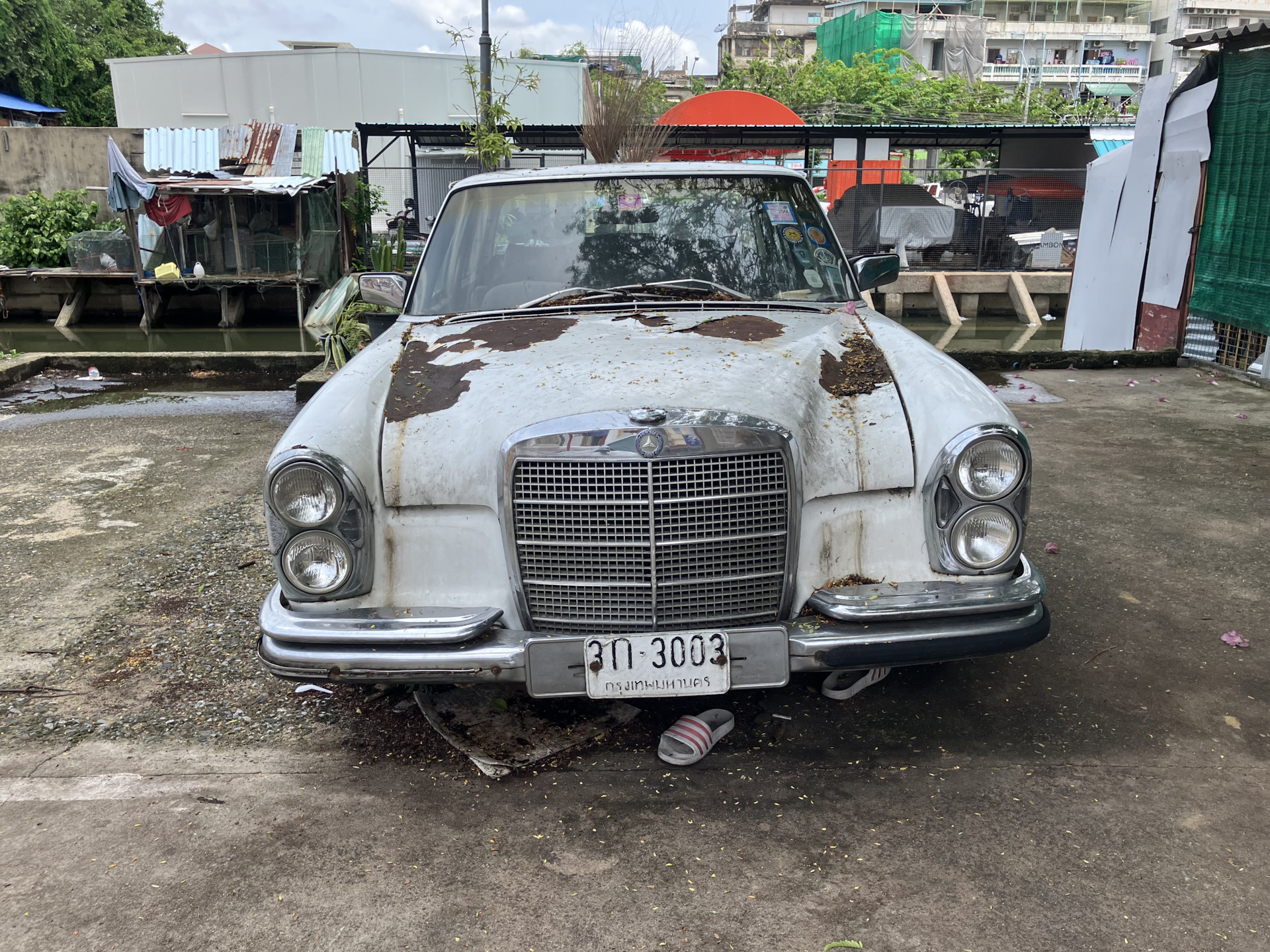 Mercedes Benz W108 280S, Bangkok, Thailand — Сообщество «Брошенные Машины»  на DRIVE2