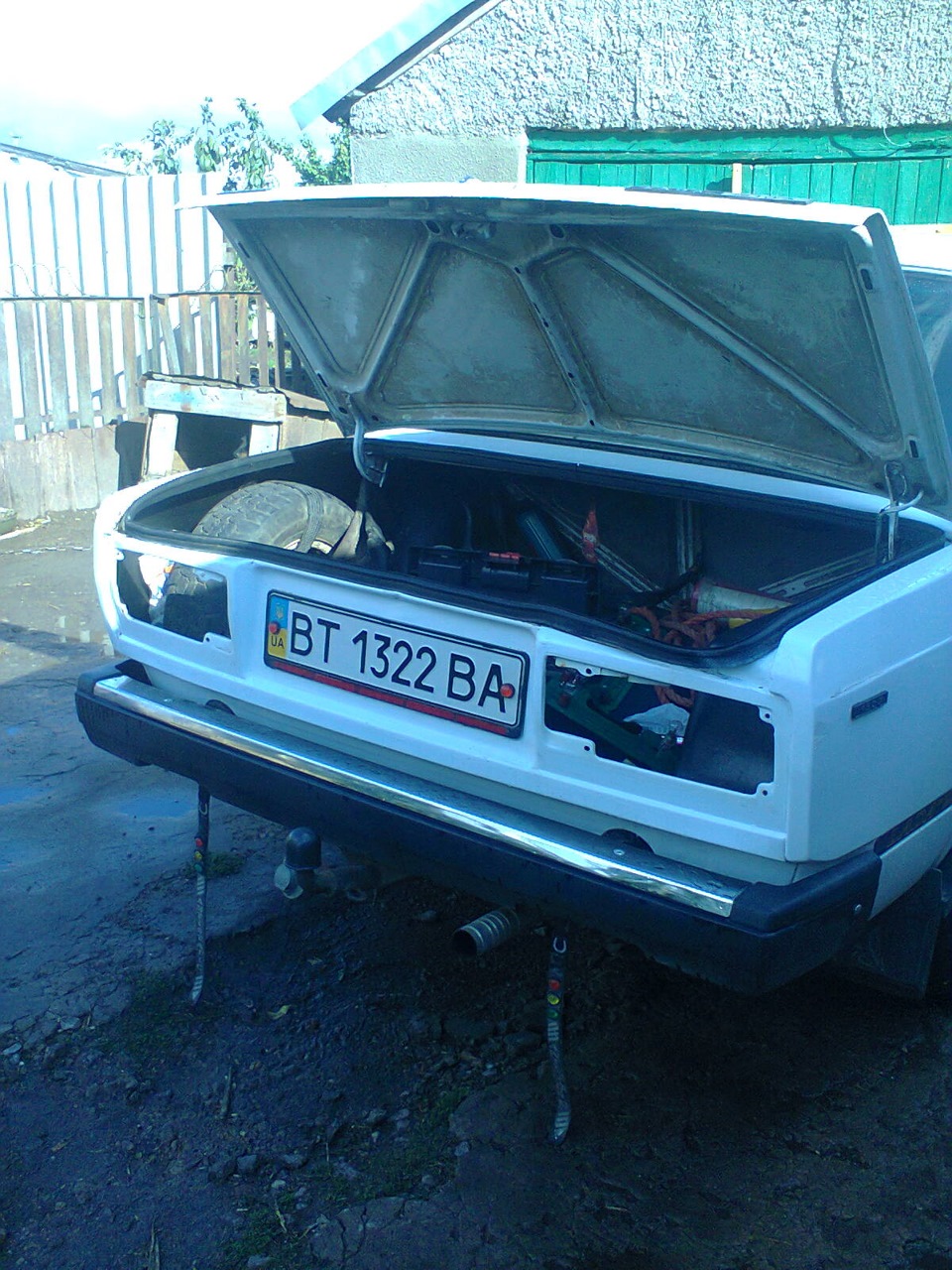 Замена стекол на задних фонарях — Lada 2107, 1,5 л, 2004 года | своими ...