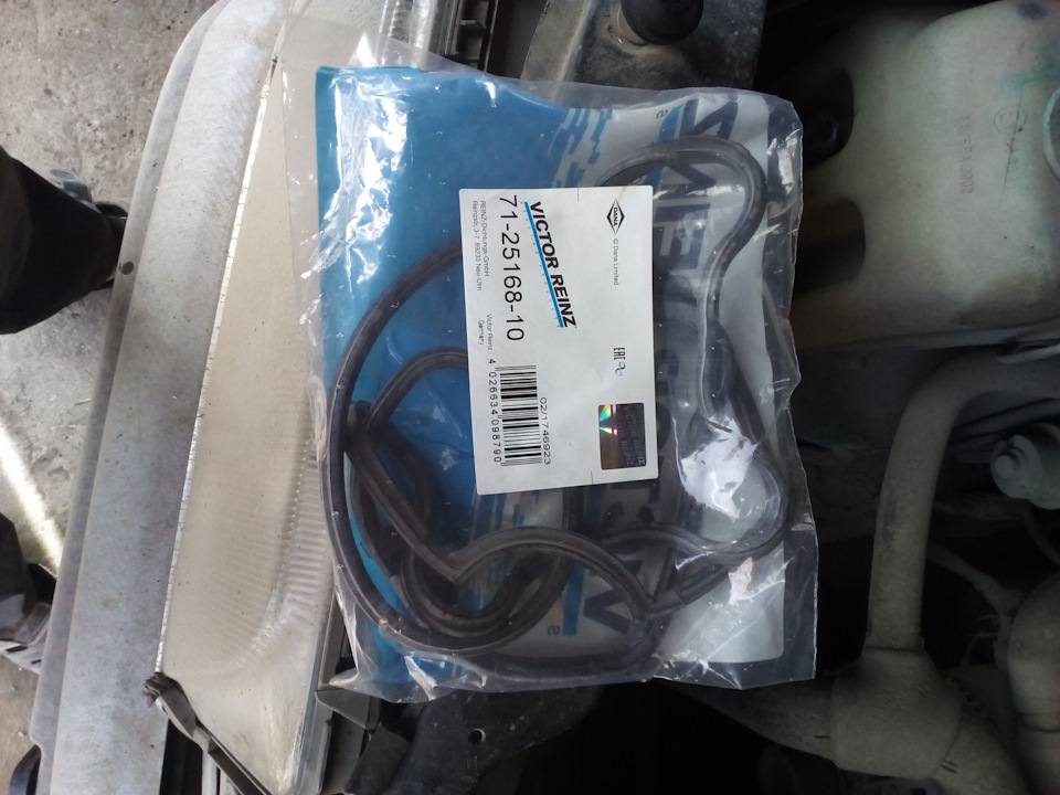 Запах горелого масла. — Mercedes-Benz E-class (W124), 2 л, 1991 года ...