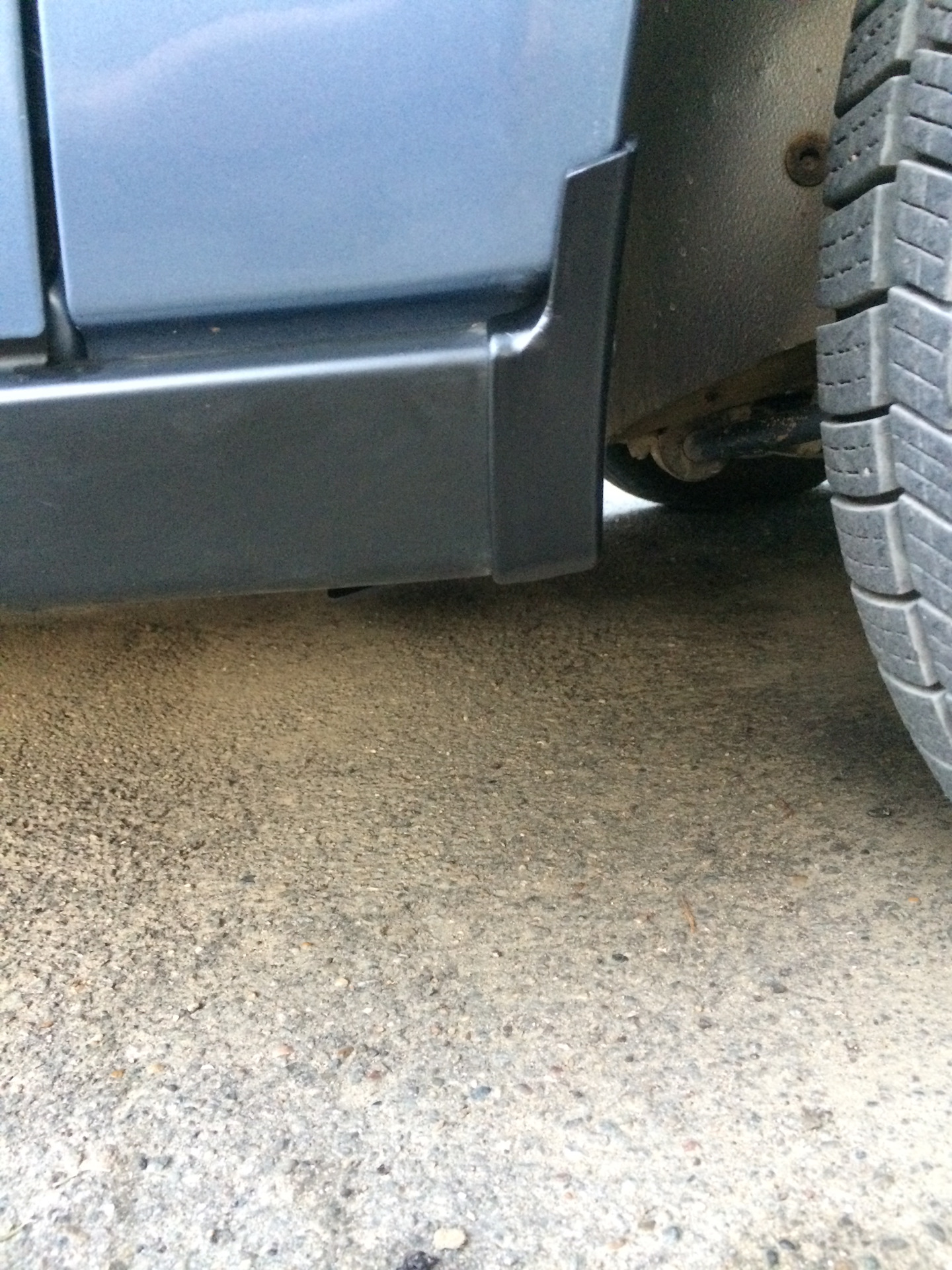 как снять передний брызговик