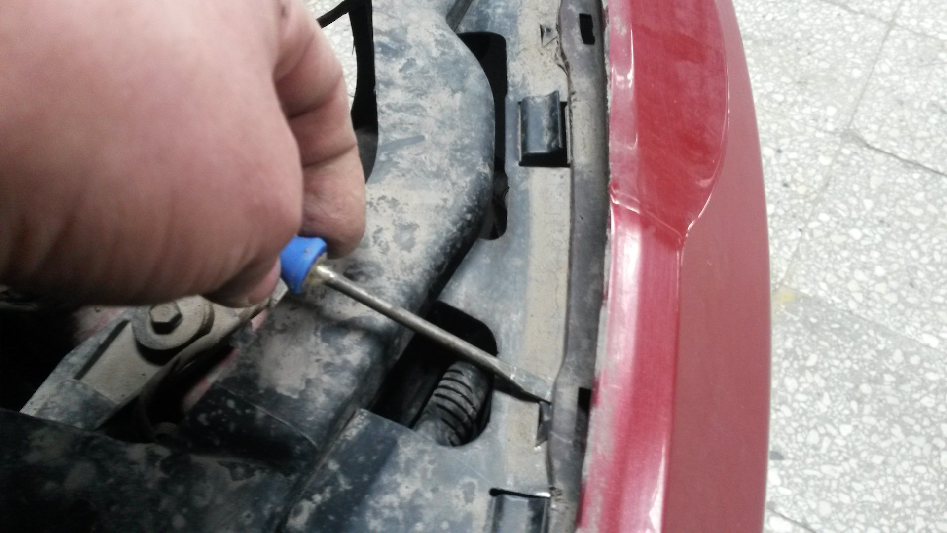 снять бампер элантра