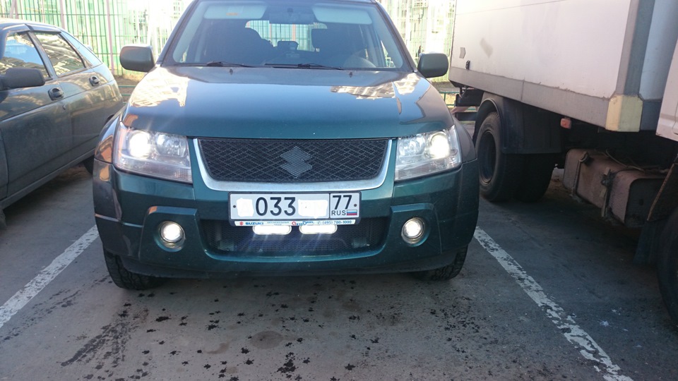 Suzuki grand vitara противотуманки. Сузуки гранд витара туманки. Дхо grand vitara. Светодиодная балка на suzuki grand vitara. Птф сузуки гранд витара 2010.