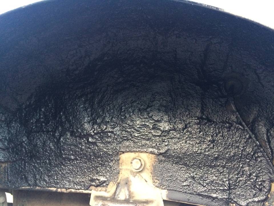 Обработка колесных арок резино-битумной мастикой. — Hyundai Solaris, 1 ...