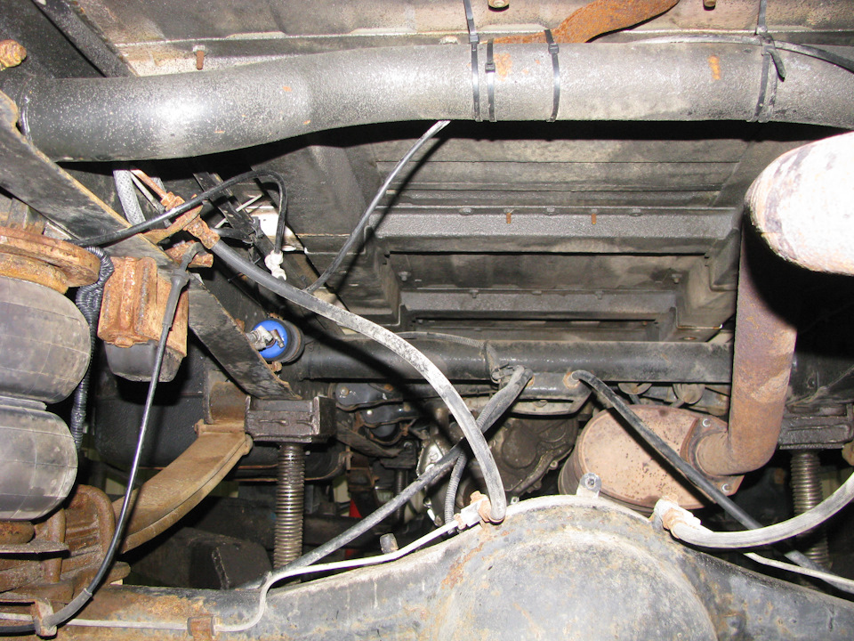 На идеально мытом днище сразу видно что ржавое. — ГАЗ Соболь 4х4