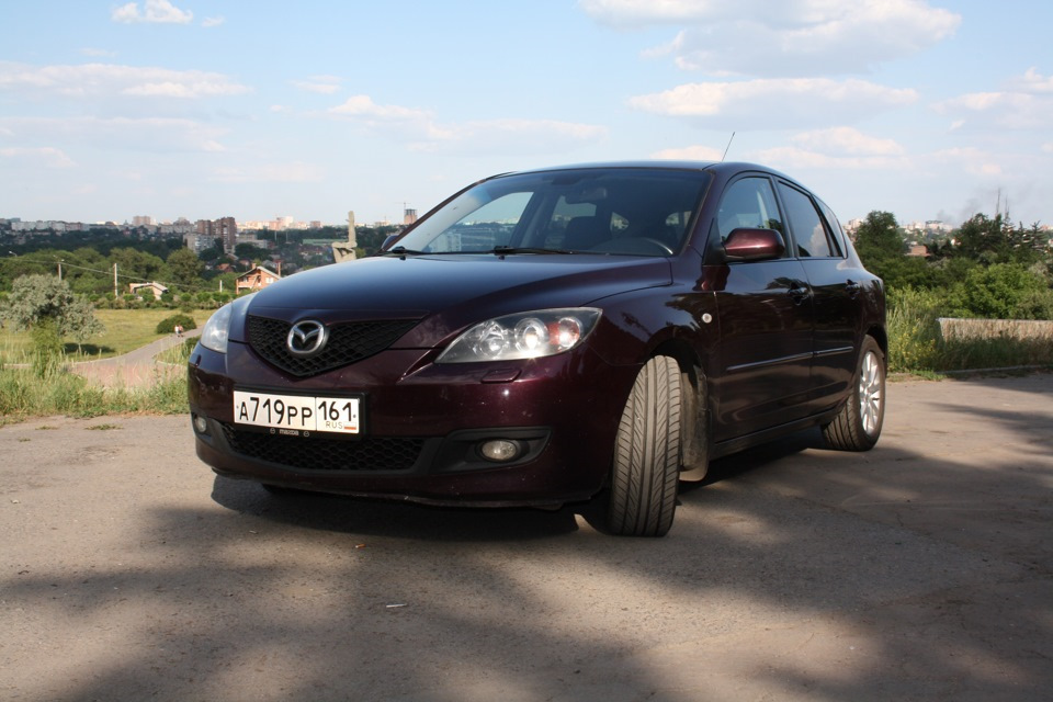 Фото машин лифанов. Mazda 3 фиолетовая. Мазда 3 сиреневая. Мазда 3 БК фиолетовая. Черно фиолетовая Мазда 3 2008.