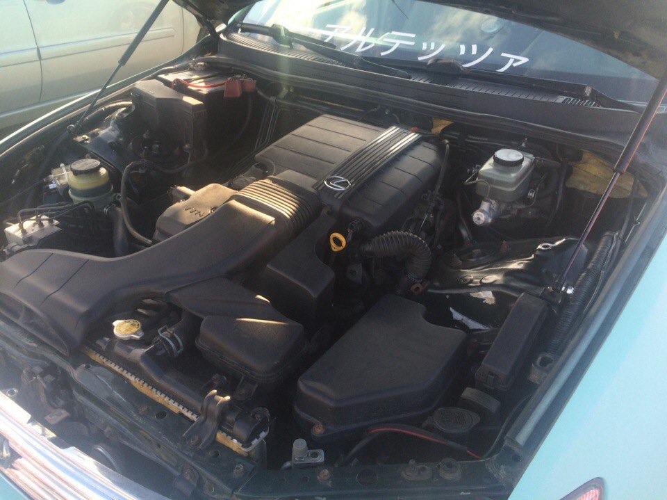 Установка газовых упоров капота. — Lexus IS I, 4 л, 1999 года ...
