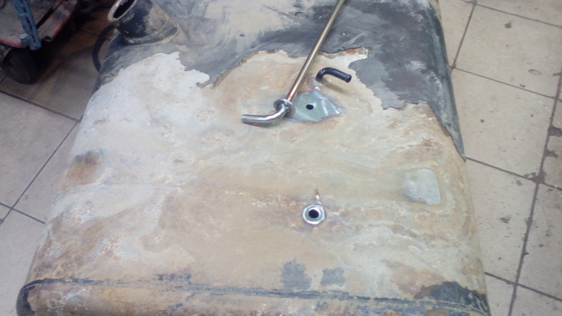 сварка нержавейки электродом инвертором. сварка топливного бака аргоном. сварка топливного бака полуавтоматом. пропарить топливный бак камаз для сварки. сварка бака из нержавейки.