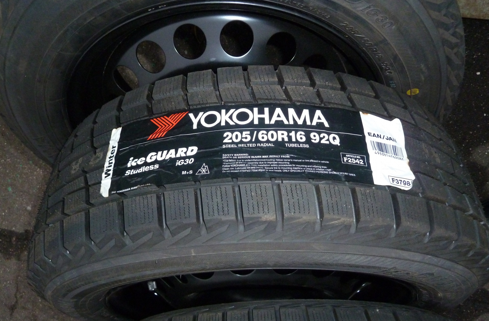 Yokohama 205 60 r16 купить. Yokohama Ice Guard ig30 205/60 r16 92q. Yokohama Ice Guard 205/60 r16. Yokohama 205/60 r16. Якохама шины 205/60/16.