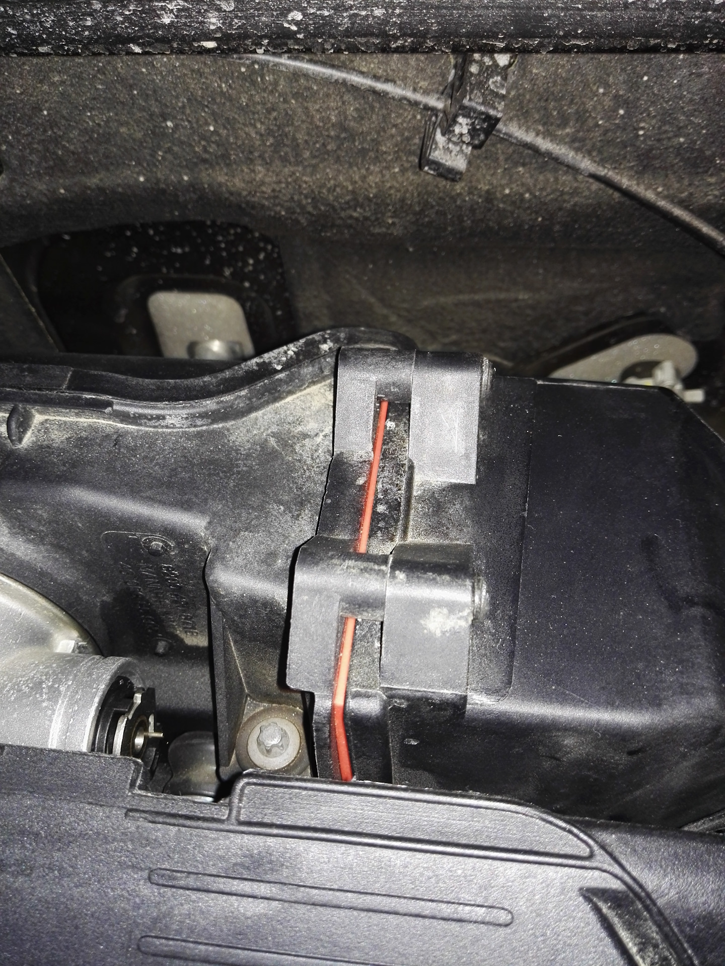 Замена воздушного фильтра - Nissan Terrano III, 2 л, 2014 года плановое ТО DRIVE