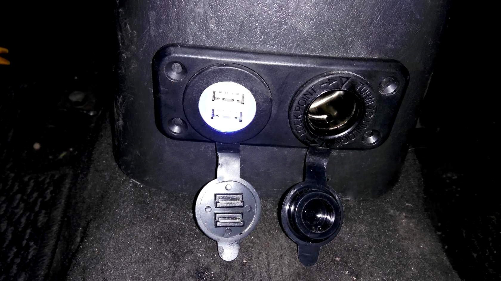 Прикуриватель + юсб в зад)))) — Hyundai Tiburon (RD), 2 л, 2001 года ...