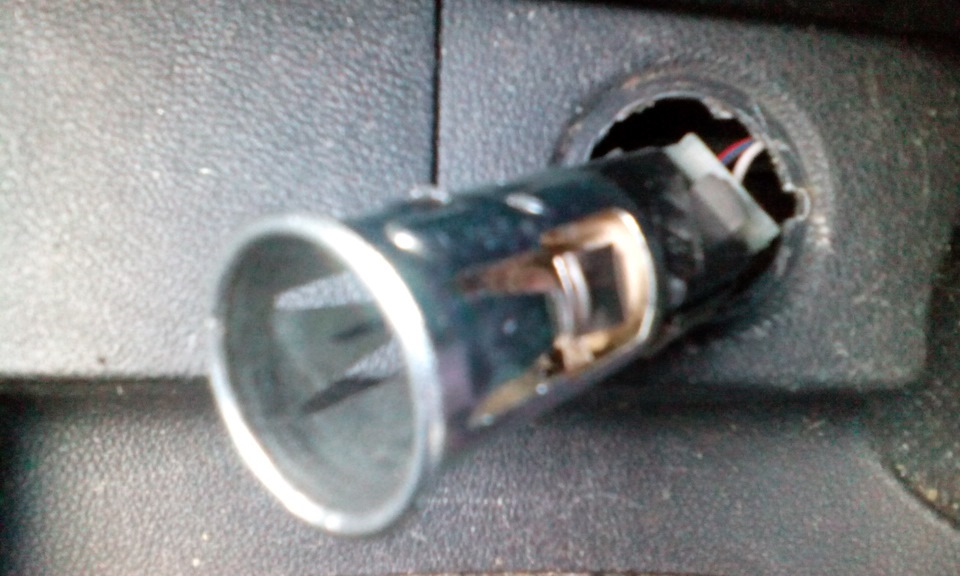 подсветка прикуривателя — Lada Приора седан, 1,6 л, 2008 года ...