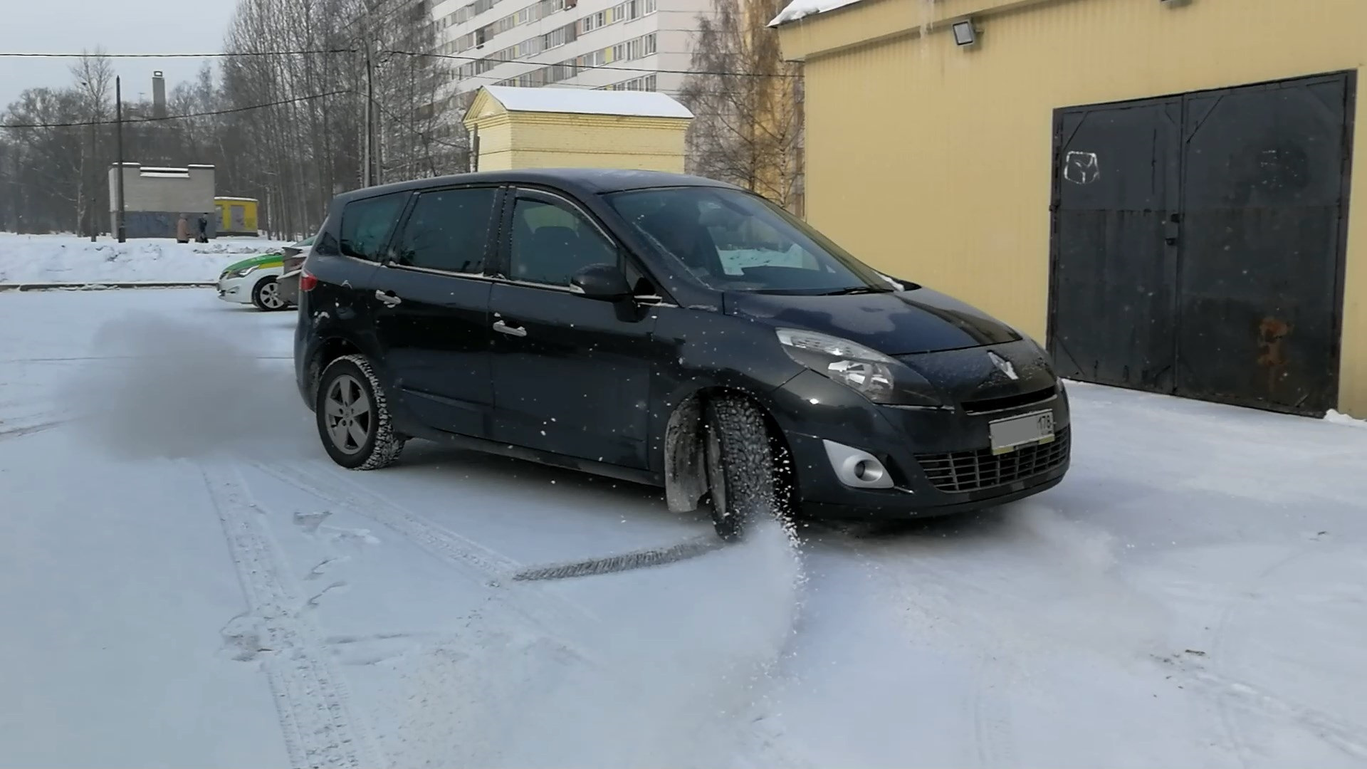 118 Разворот с электроручником — Renault Grand Scenic III, 1,5 л, 2010 года  | покатушки | DRIVE2