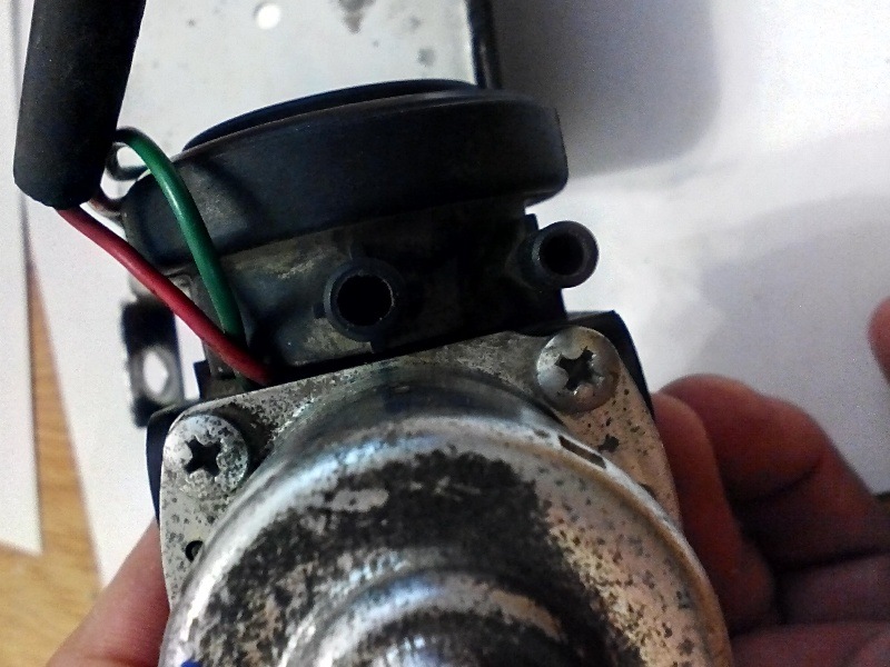 Компрессор задней блокировки паджеро спорт 2. Компрессор БЗД l200. БЗД моторчик Паджеро спорт 2. Насос БЗД Паджеро 2. Разборка разъема компрессора БЗД Паджеро спорт.