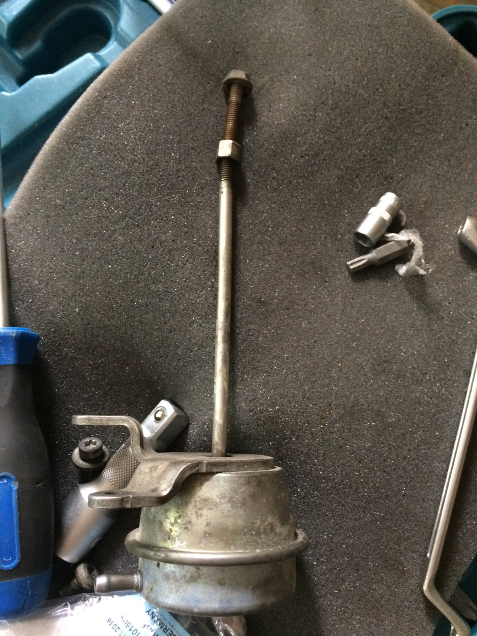 Гнутый шток актуатора. Это не я, так и было. — Volkswagen Tiguan (1G)