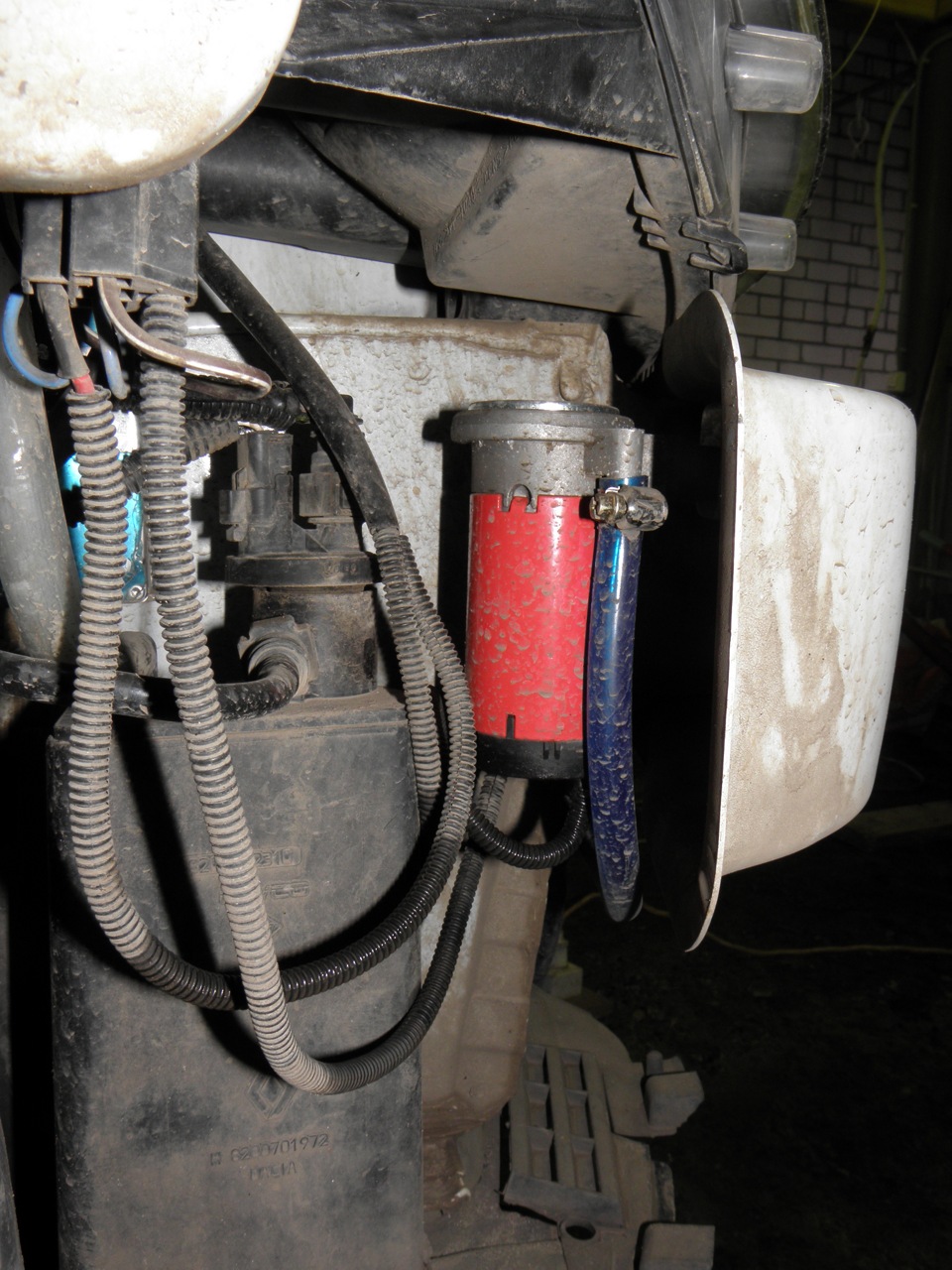 установка воздушного сигнала — Renault Sandero 1G, 1,6 л, 2010 года ...