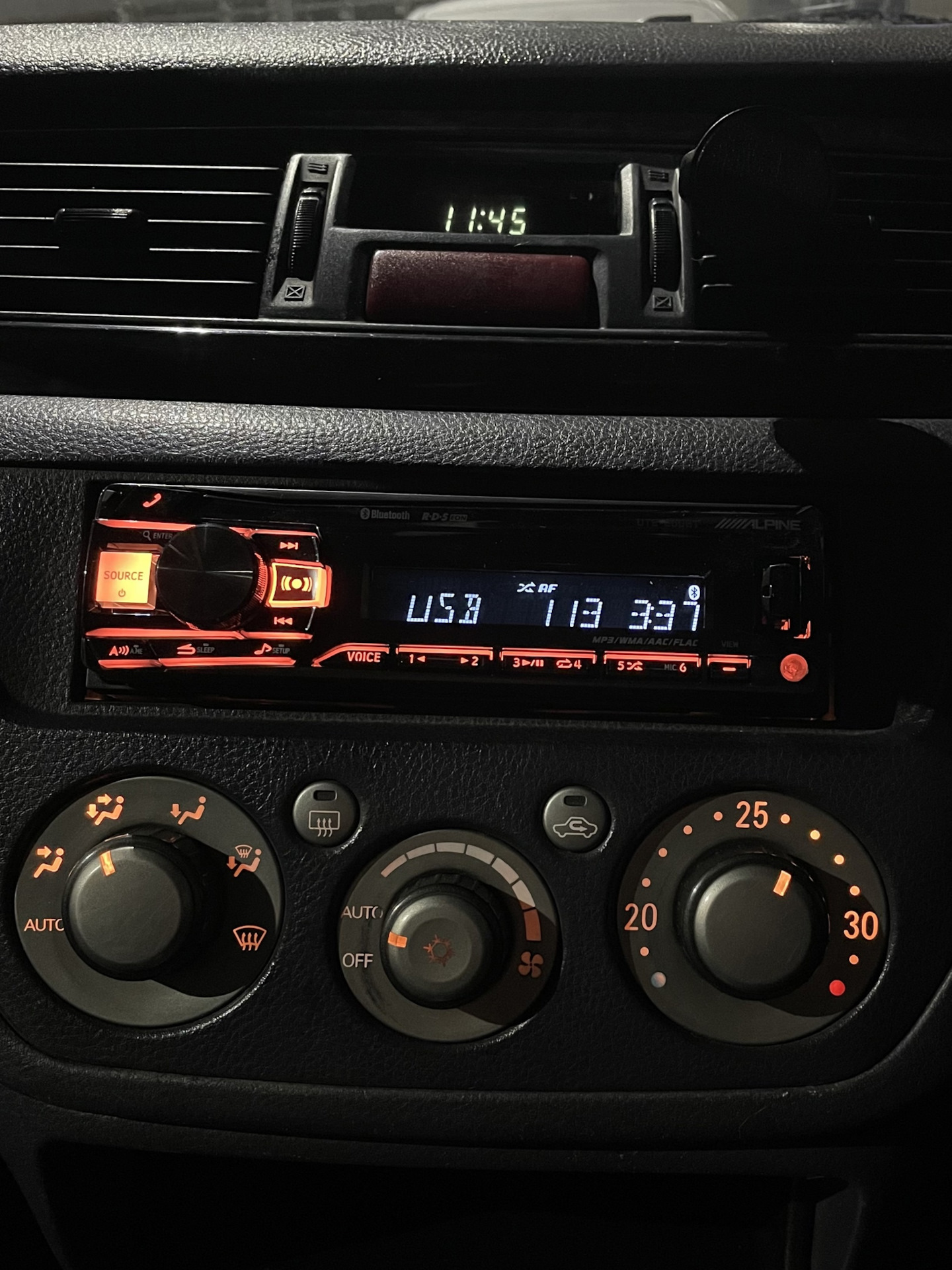 Новая голова Alpine UTE-200BT — Mitsubishi Cedia, 1,8 л, 2000 года ...